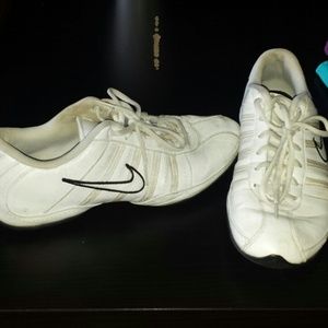 White Nike tennis shoes