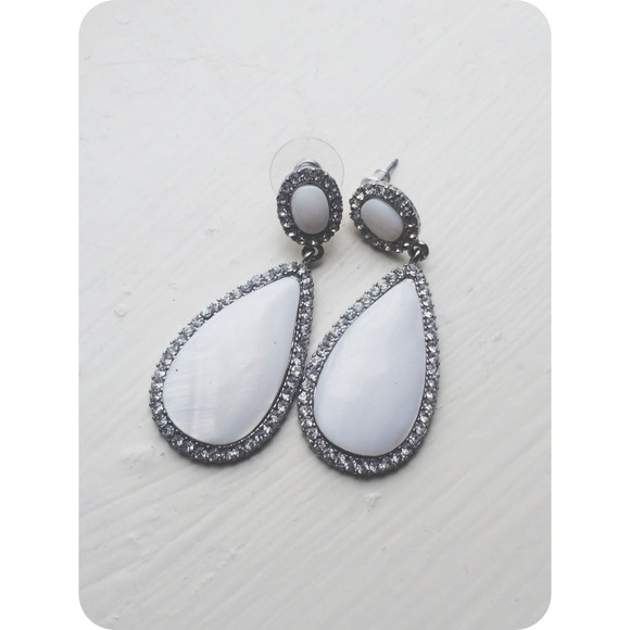 | temp price cut | earrings • le chateau