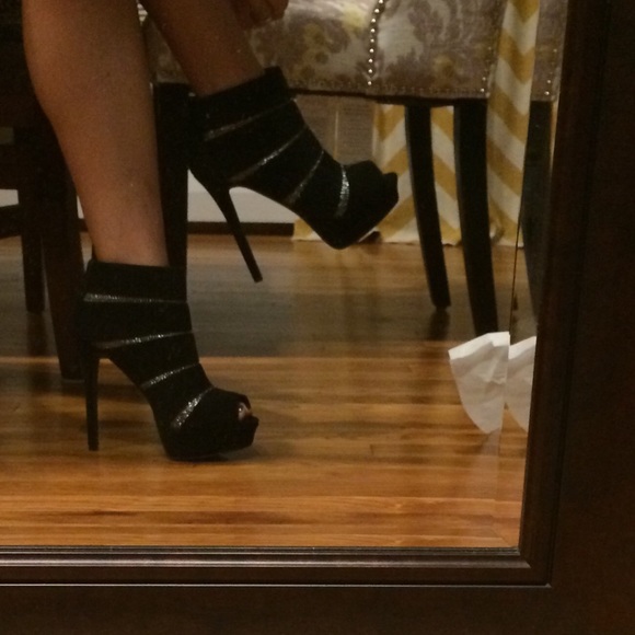 Peeptoe stiletto black booties - Picture 4 of 4