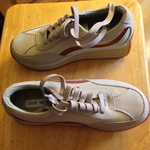 Vintage Platform Suede Steve Madden Sneakers. 9