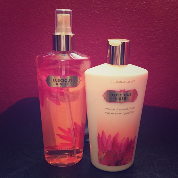 $3.99 shipping for 1 hr!! VS Lotion & Mist