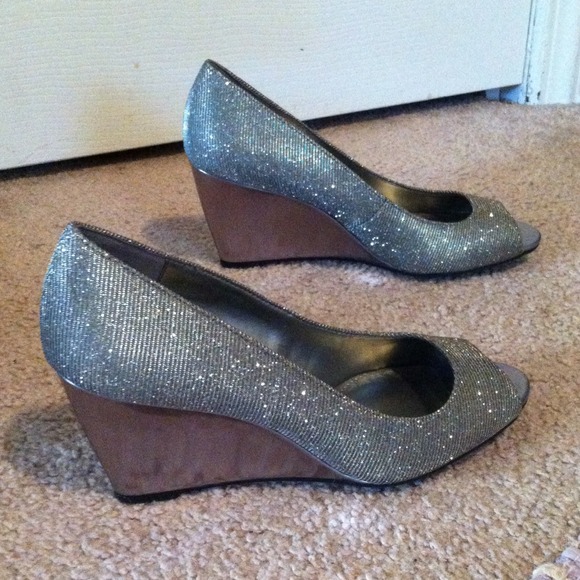 Gorgeous sparkle open toed wedge shoes - Picture 2 of 4