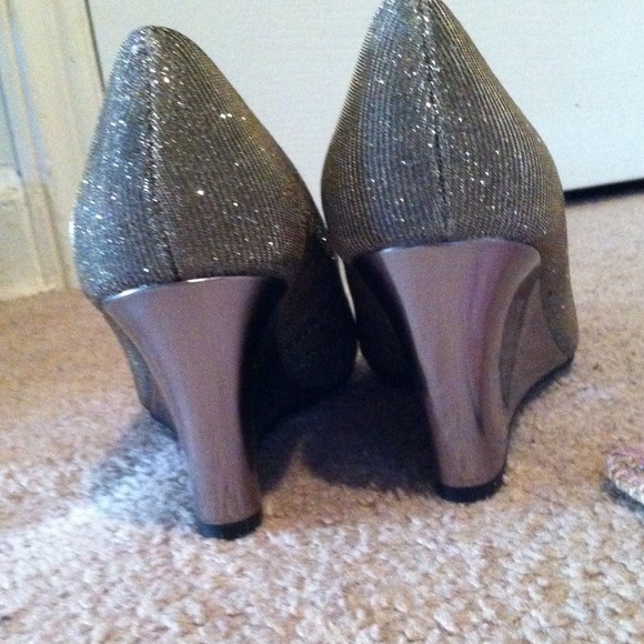 Gorgeous sparkle open toed wedge shoes - Picture 4 of 4