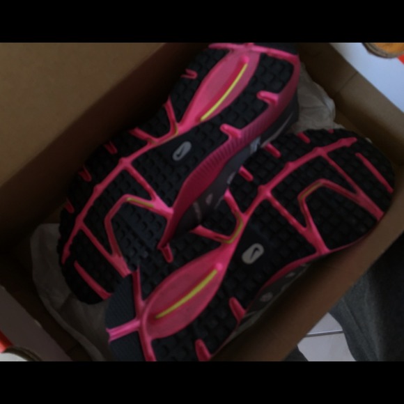 Nikes - Picture 2 of 3