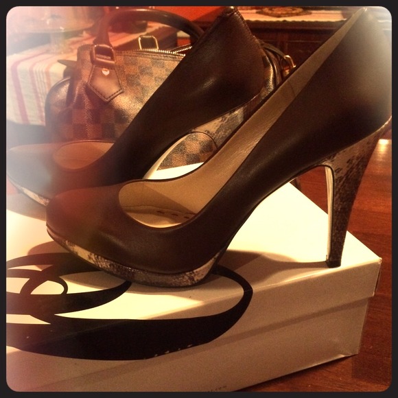 Nine West brown leather pumps with snake skin heel
