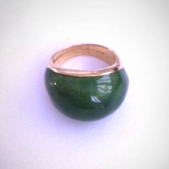 Jewelry - Gorgeous Green Ring 💚 Jewelry - Gorgeous Green Ring 💚