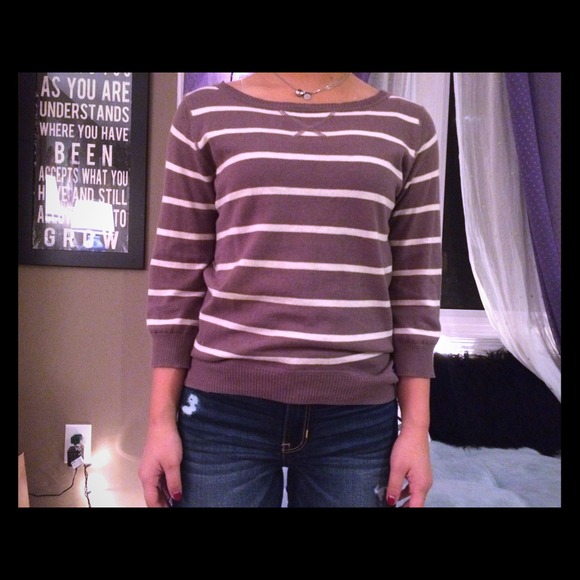 Striped 3/4 sleeve sweater