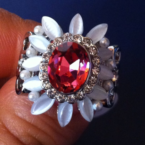White & Garnet cz s80 silver ring - Picture 4 of 4