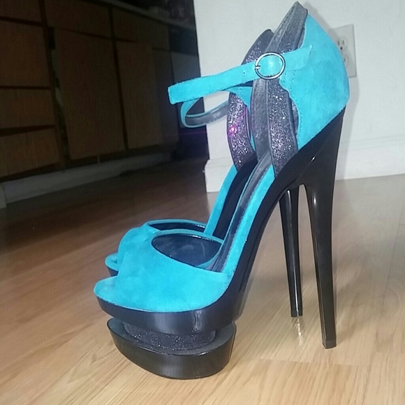 Jessica Simpson heels