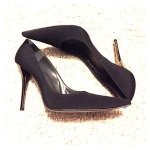 Stuart Weitzman pumps. Size 7. Great condition.