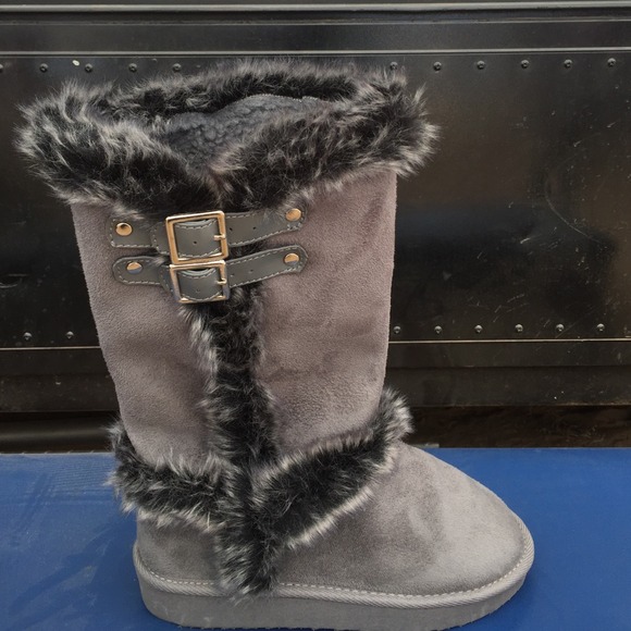 Womens brand new gray fuzzy boots