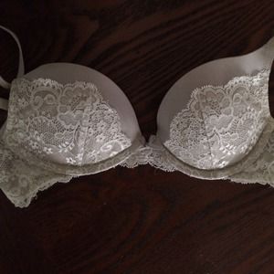 Victoria's Secret bra size 32B