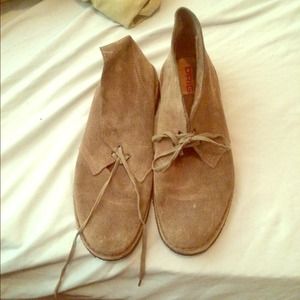 These are men clark boots