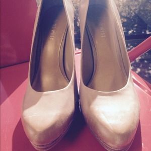 Almost New Nine West Rocha Pump in Taupe.