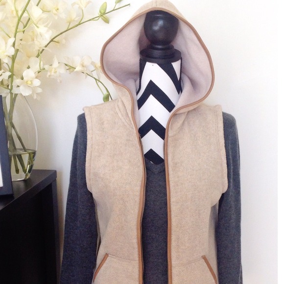Hooded fleece vest - Picture 3 of 4