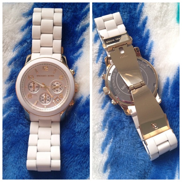 Authentic Michael Kors Watch in White Gold - Picture 3 of 4