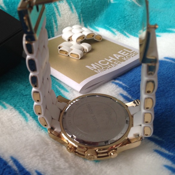 Authentic Michael Kors Watch in White Gold - Picture 4 of 4