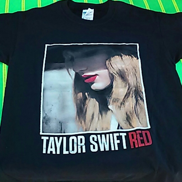 Taylor Swift shirt & bracelet
