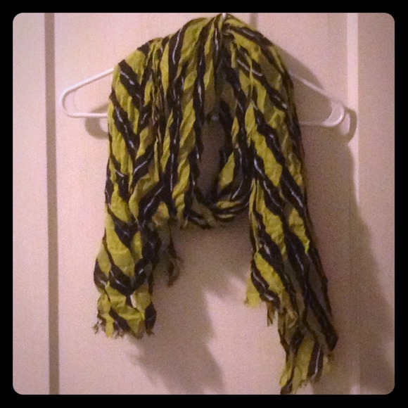 Green/navy/white scarf