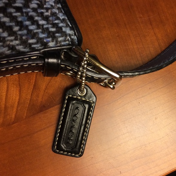 Coach navy blue herringbone mini shoulder bag. - Picture 2 of 4