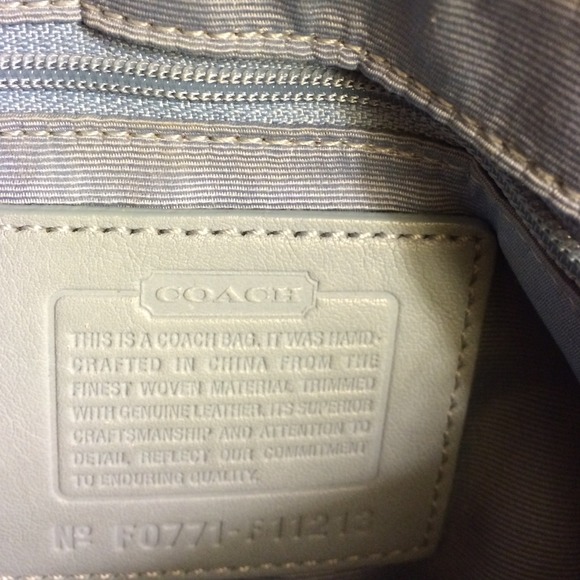 Coach navy blue herringbone mini shoulder bag. - Picture 3 of 4