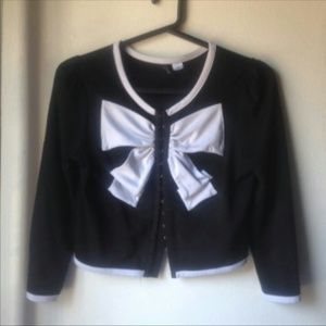 Adorable black & white cropped sweater