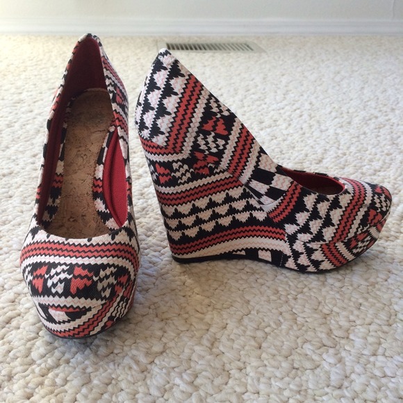 🎉sold🎉 Gianni Binni tribal print shoe
