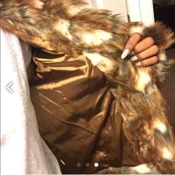 Faux fur coat - Picture 3 of 3