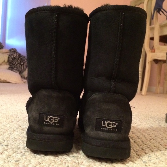 Black Classic Short Uggs