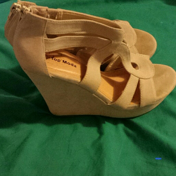 Camel wedge heels. Like brand new. - Picture 2 of 3
