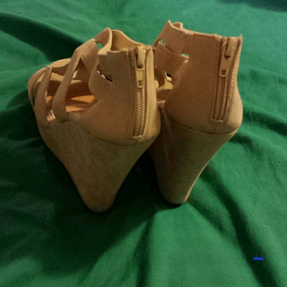Camel wedge heels. Like brand new. - Picture 3 of 3