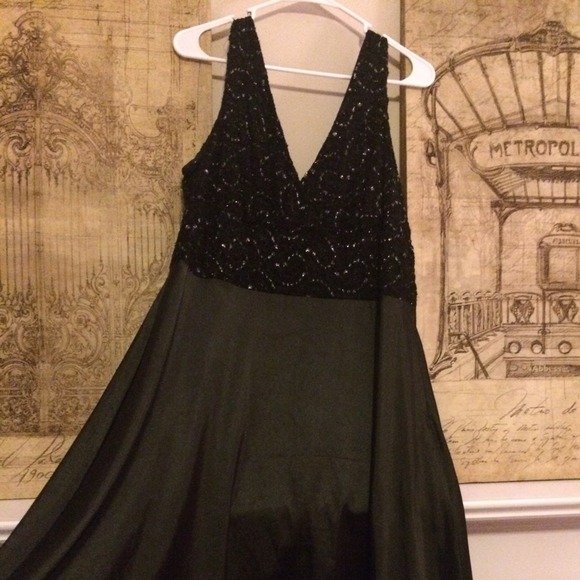 Little black sparkly dress - Picture 1 of 3