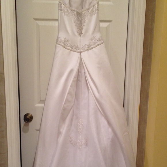 Never worn, never hemmed, size 4, still has tag. - Picture 2 of 4