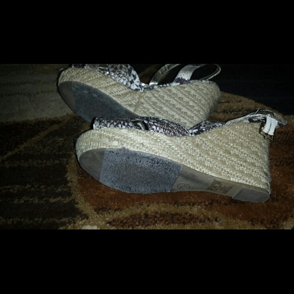 Sandle