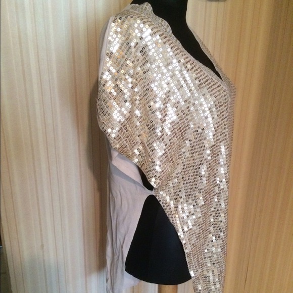 Elegant gold sequined open v-neck tunic - one size - Picture 2 of 4