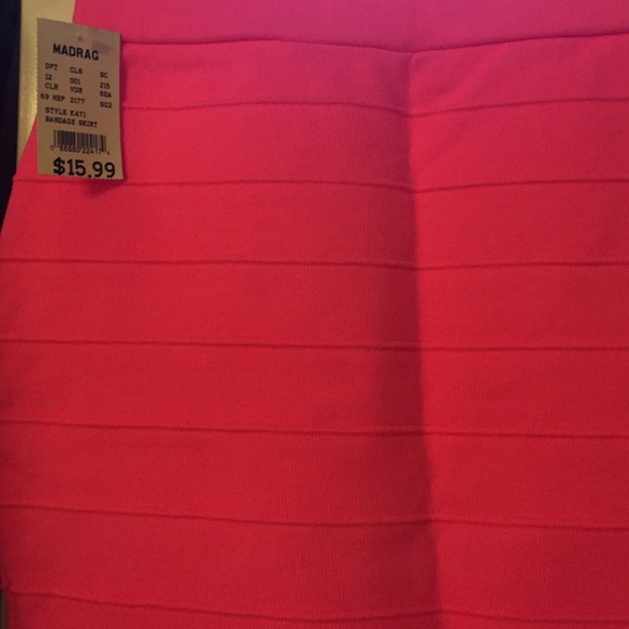 🚫SOLD IN BUNDLE🚫NWT neon pink skirt - Picture 2 of 3