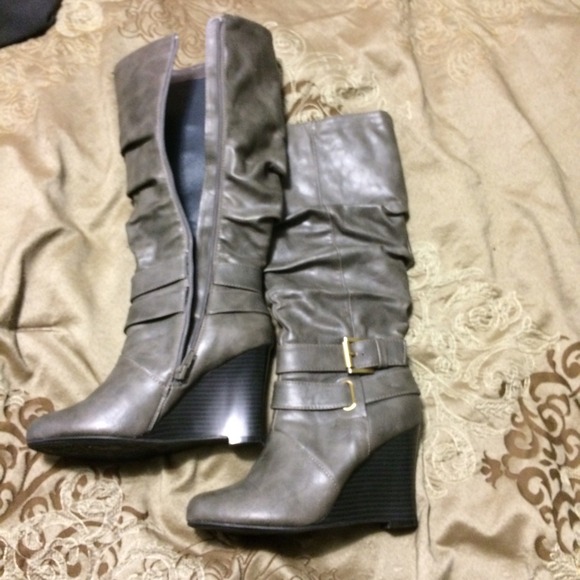 GREY 3-1/2" HEEL,17" FR TOP TO BOTTM OF HEEL.😎✌️