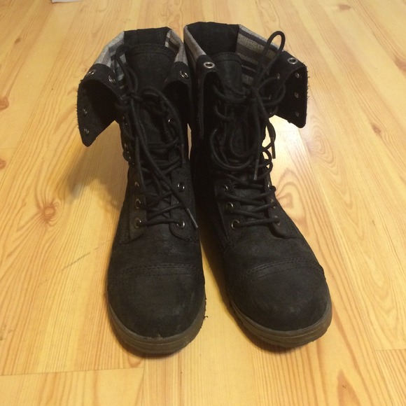 💥SOLD💥Black and grey boots