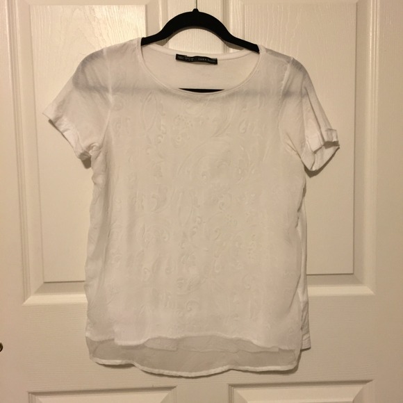 white tee with jacquard detail