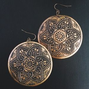 ❌ SOLD ❌ gold medallion earrings