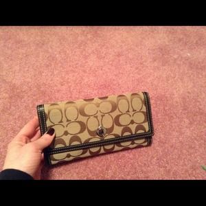 Autnethic Coach trifold wallet used Autnethic Coach trifold wallet used