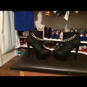 Black Sanya booties