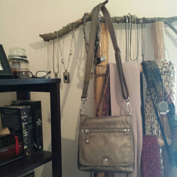 Handbags - 💙💙 FINAL PRICE⤵ Fossil Crossbody Purse (Sutter)