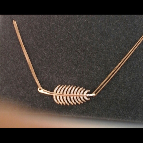 LC Lauren Conrad leaf necklace