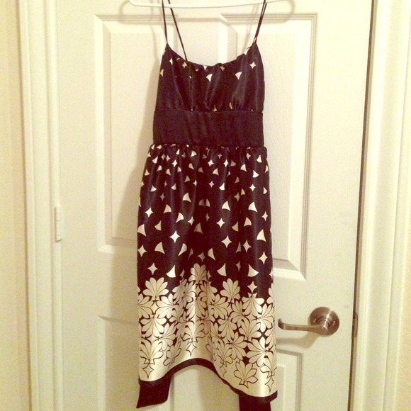 🎊NEW🎊Black and white dress. Never worn. Size m