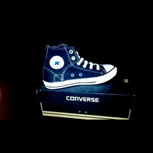 Boy's Size 2 Converse Sneakers