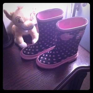 Cute pair of rain boots 🎀