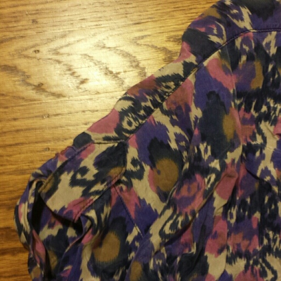 SOLD 🎉 Comfy Work Shirt - Picture 3 of 4