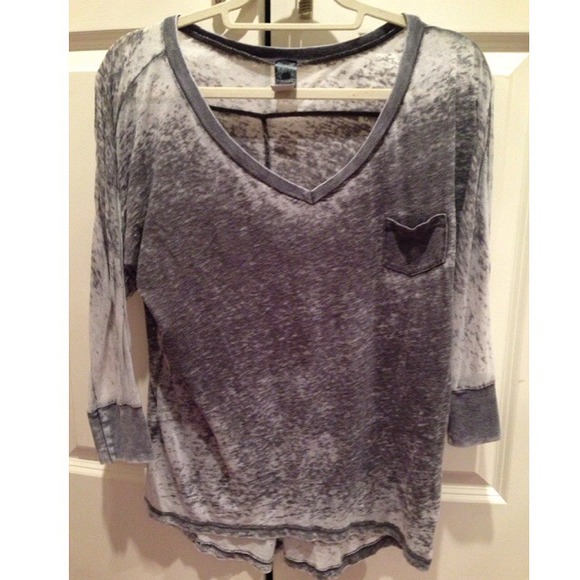 3 quarter sleeve washed out gray shirt with pocket