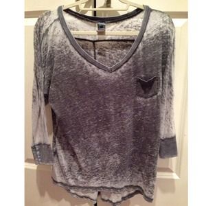 3 quarter sleeve washed out gray shirt with pocket